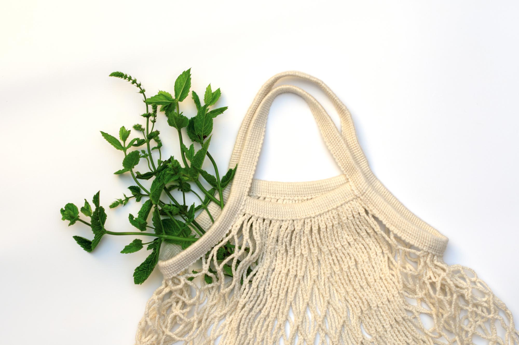 borsa in tela con ricamo a mano